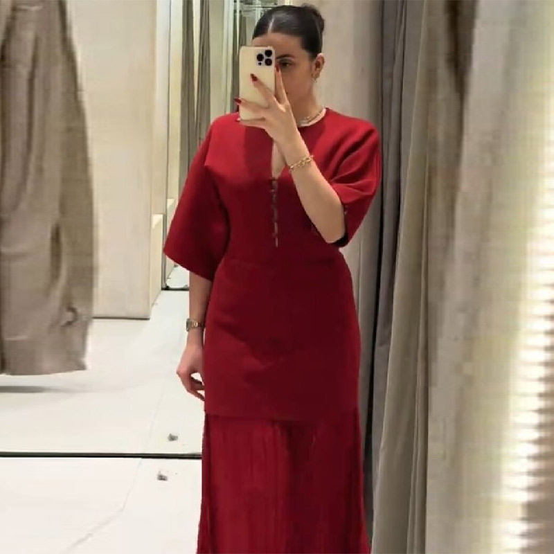 Women's Elegant Burgundy Pleat - Formal Wear Gowns For Women 评论和价格